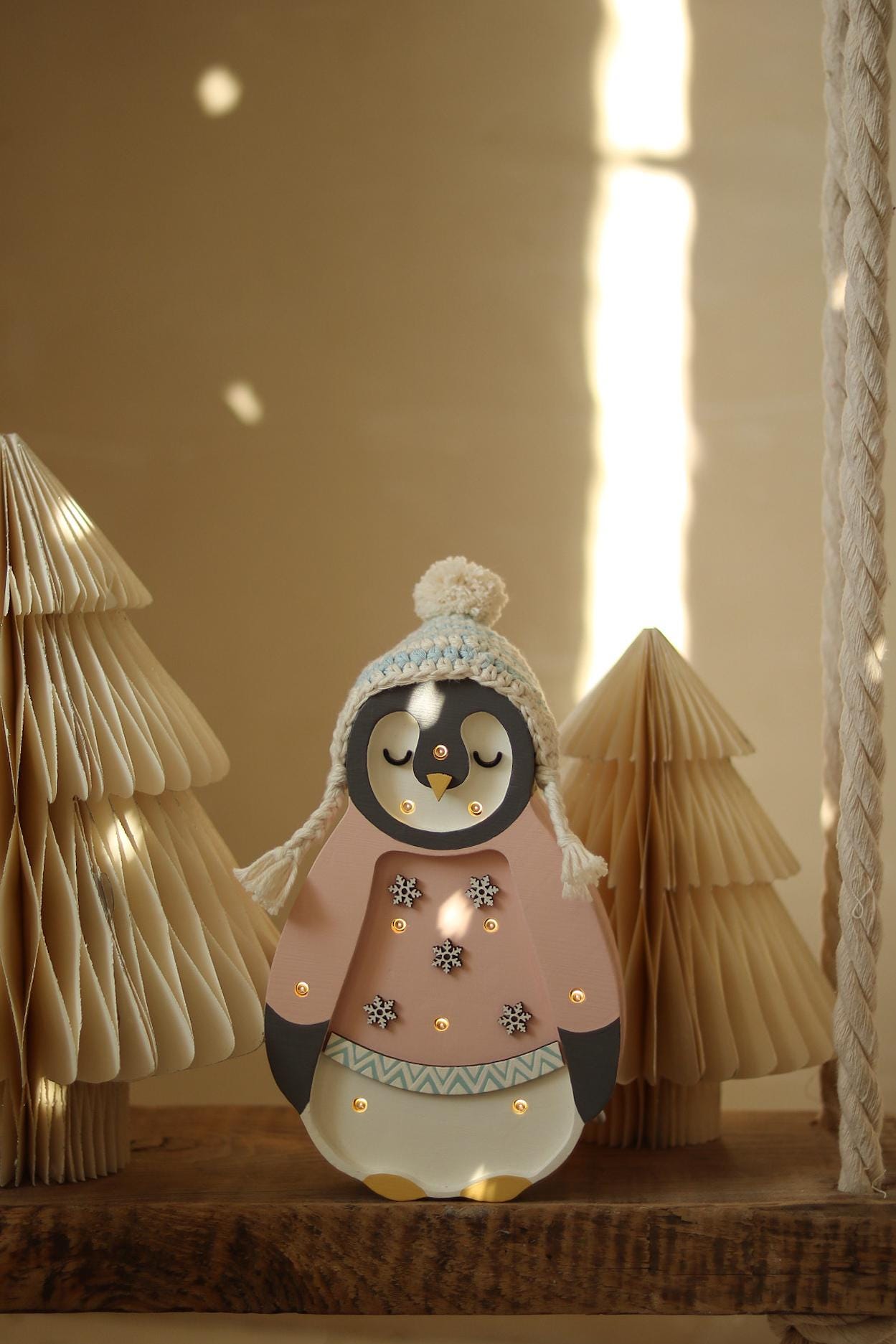 Christmas Penguin Night Light Wooden Bedside Lamp for Kids Holiday Nursery Decor Arctic-Themed for Children’s Room Winter Wonderland