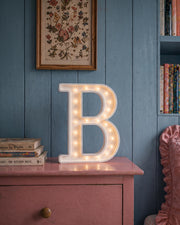 Holzbuchstaben Nachtlicht Personalisierte Beleuchtung Kinderzimmer Monogramm Geformte Lampe Holzbuchstaben Deko Wandinitialen B Neugeborenen Geschenk Typografie