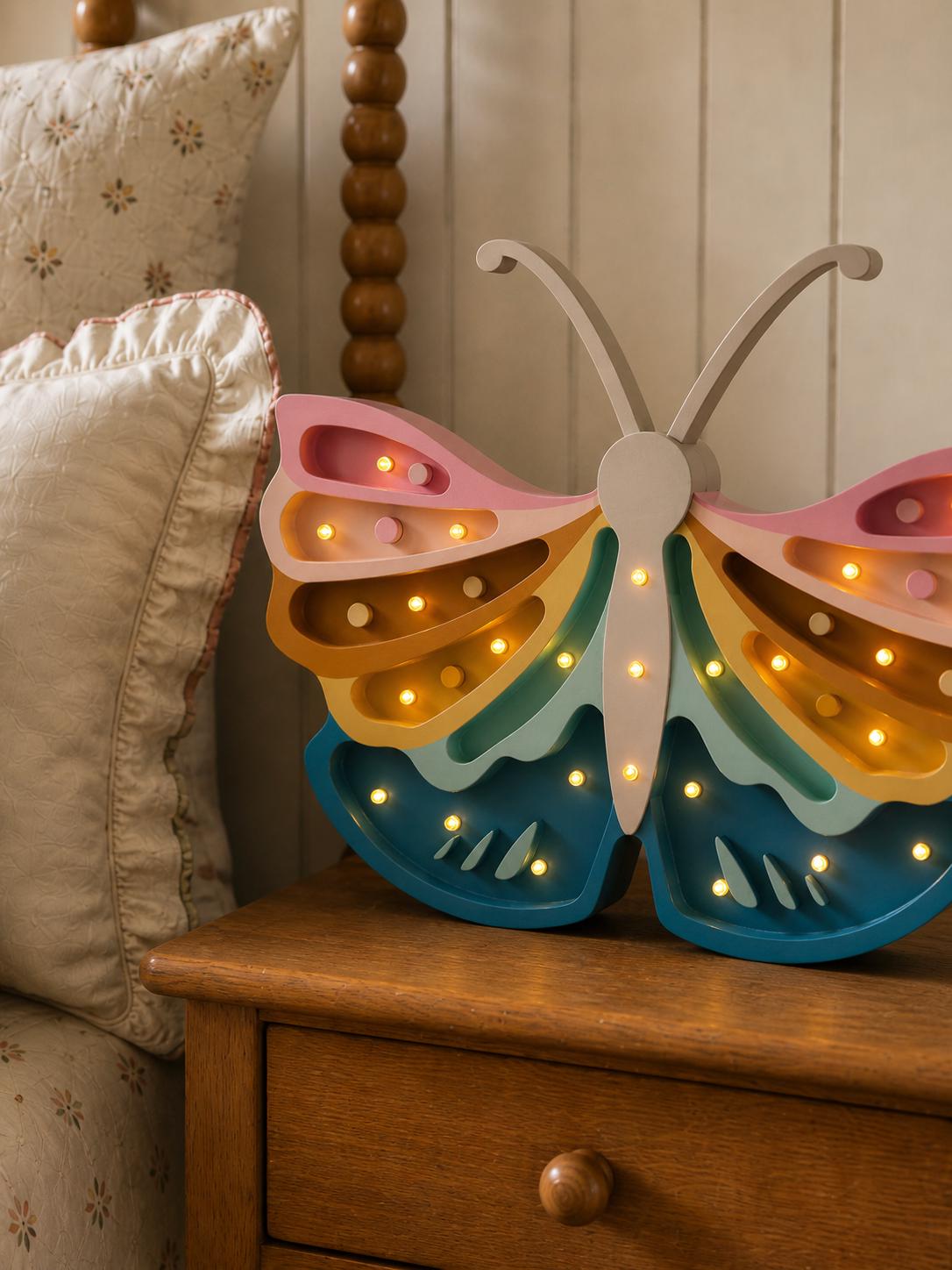 Nachtlicht Holz Schmetterling für Mädchenzimmer Handgefertigte Kinderzimmerdeko Boho Stil Retro Regenbogen Pastell Schlafzimmer Kinder Prinzessin Verträumte Magie