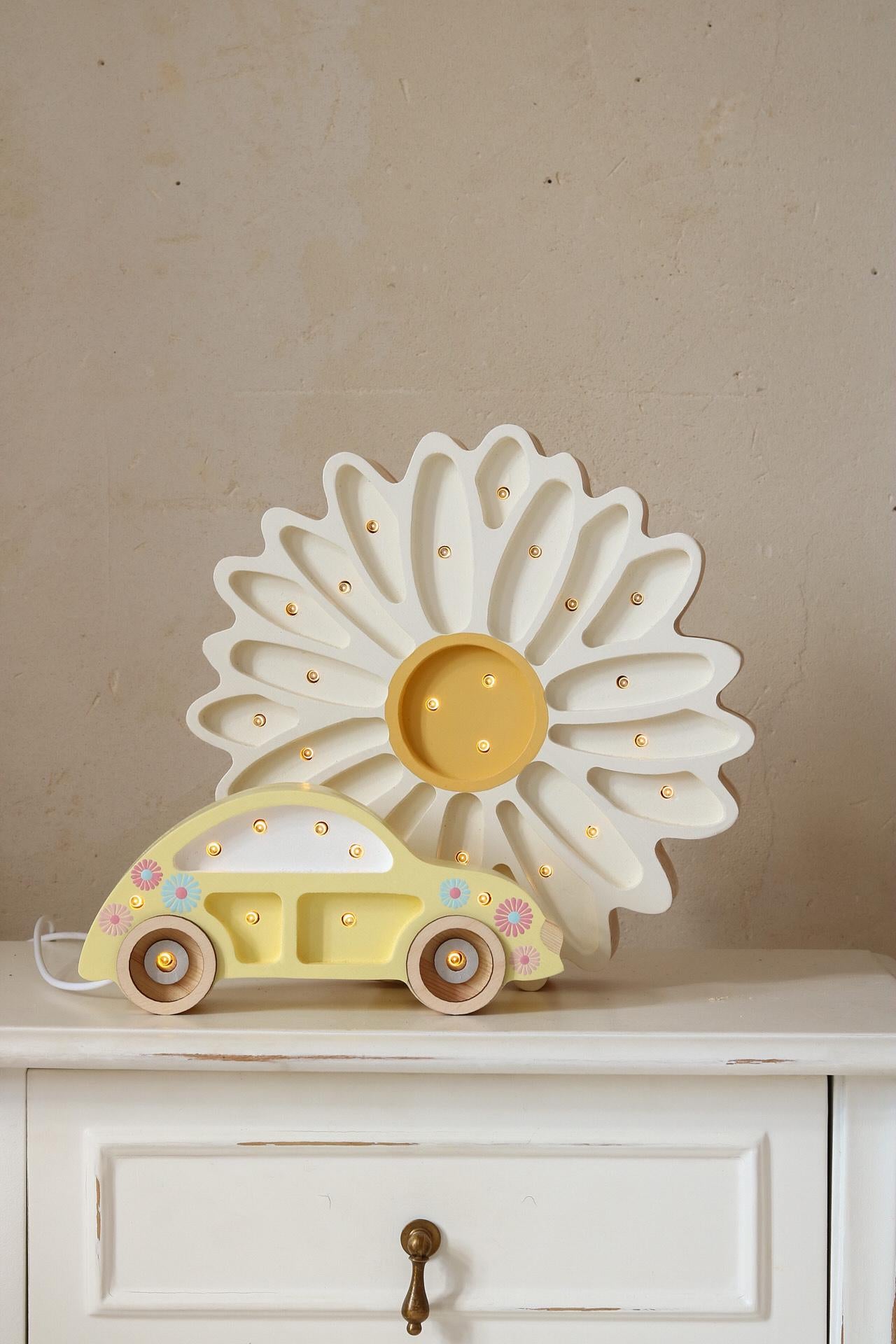Holzauto Nachtlicht Retro für Mädchenzimmer Klassische gelbe Blumenlampe Kinderzimmer-Deko Fahrzeug-Motiv Kinder Baby Tischlampe Babyparty-Geschenk