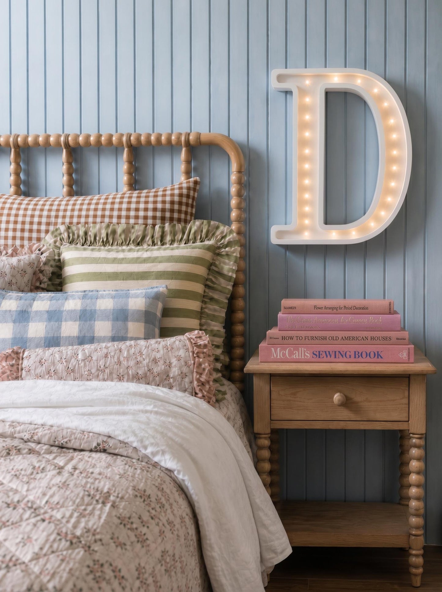 Wooden Letter Night Light Personalized Lighting Teen Room Monogram Shaped Lamp 3D Letters Wall Decor Initials D Newborn Gift Typography Name