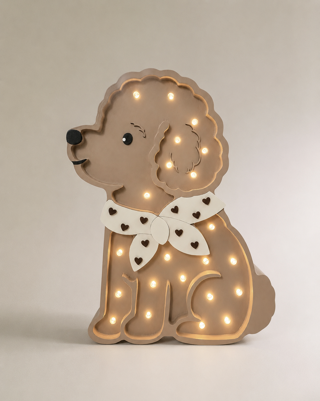 Little Lights Pudelhund Lotta Nachtlicht | Schokoladenherzen auf Beige