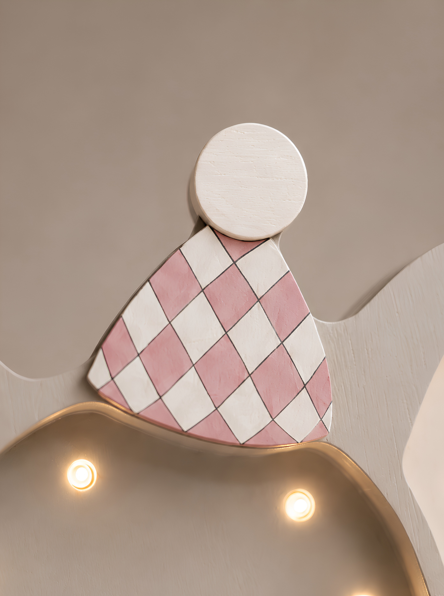 Nachtlicht Maus aus Holz für Kinder, handgefertigte Babyzimmerlampe, Babypartygeschenk, Maus im Maileg-Stil, Zirkus-Motiv, Mädchenzimmer, Rosa, Tierwanddeko